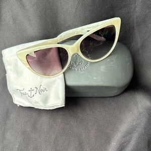 Tres Noir Pearl White Cat-Eye Sunglasses